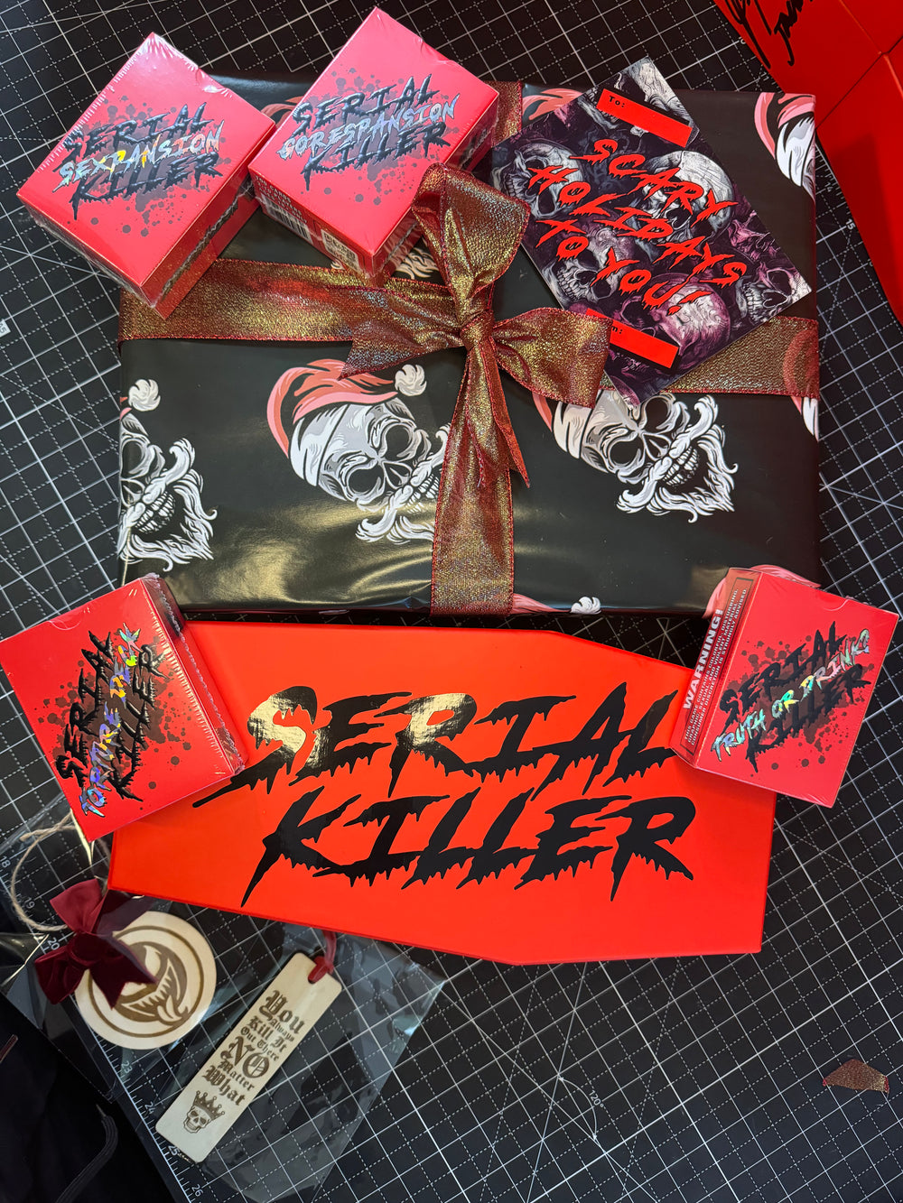 Venom Haus Card Game SERIAL KILLER - *DELUXE* HOLIDAY GIFT BOX