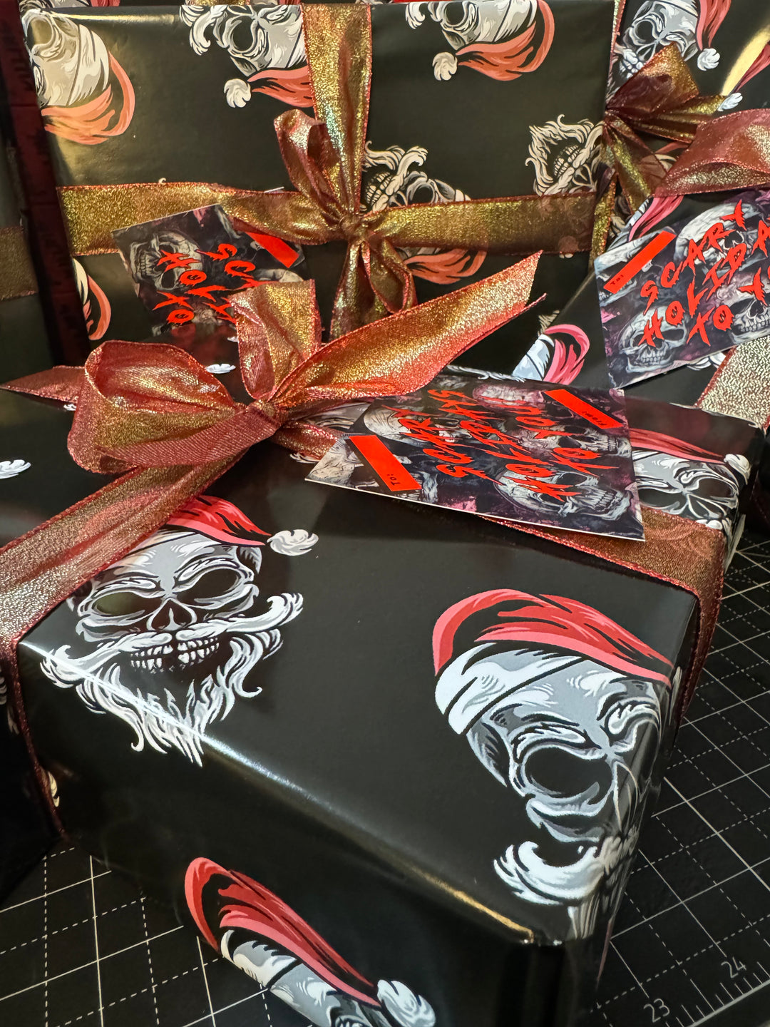 Venom Haus Card Game SERIAL KILLER - HOLIDAY GIFT BOX